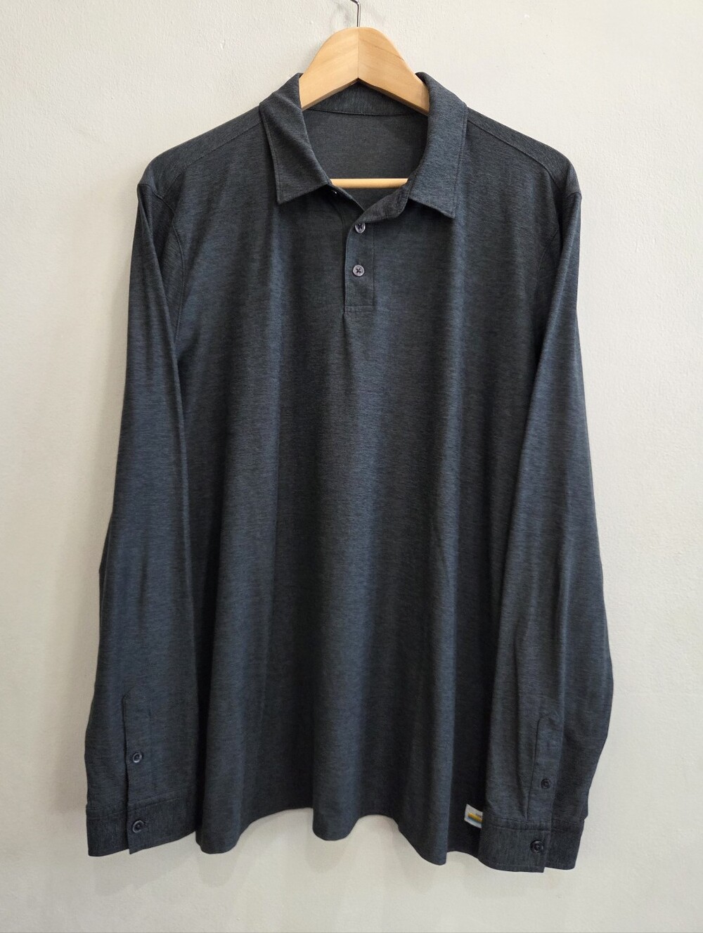 Vuori V1006 Gray Long Sleeve Polo Shirt Performance Stretch Men's Size Large